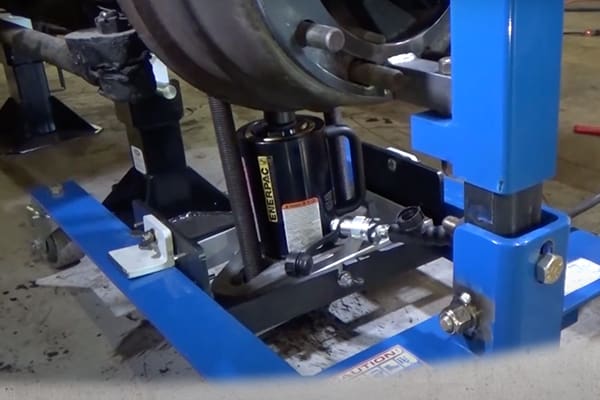 QwikXtract being used to replace king pins.